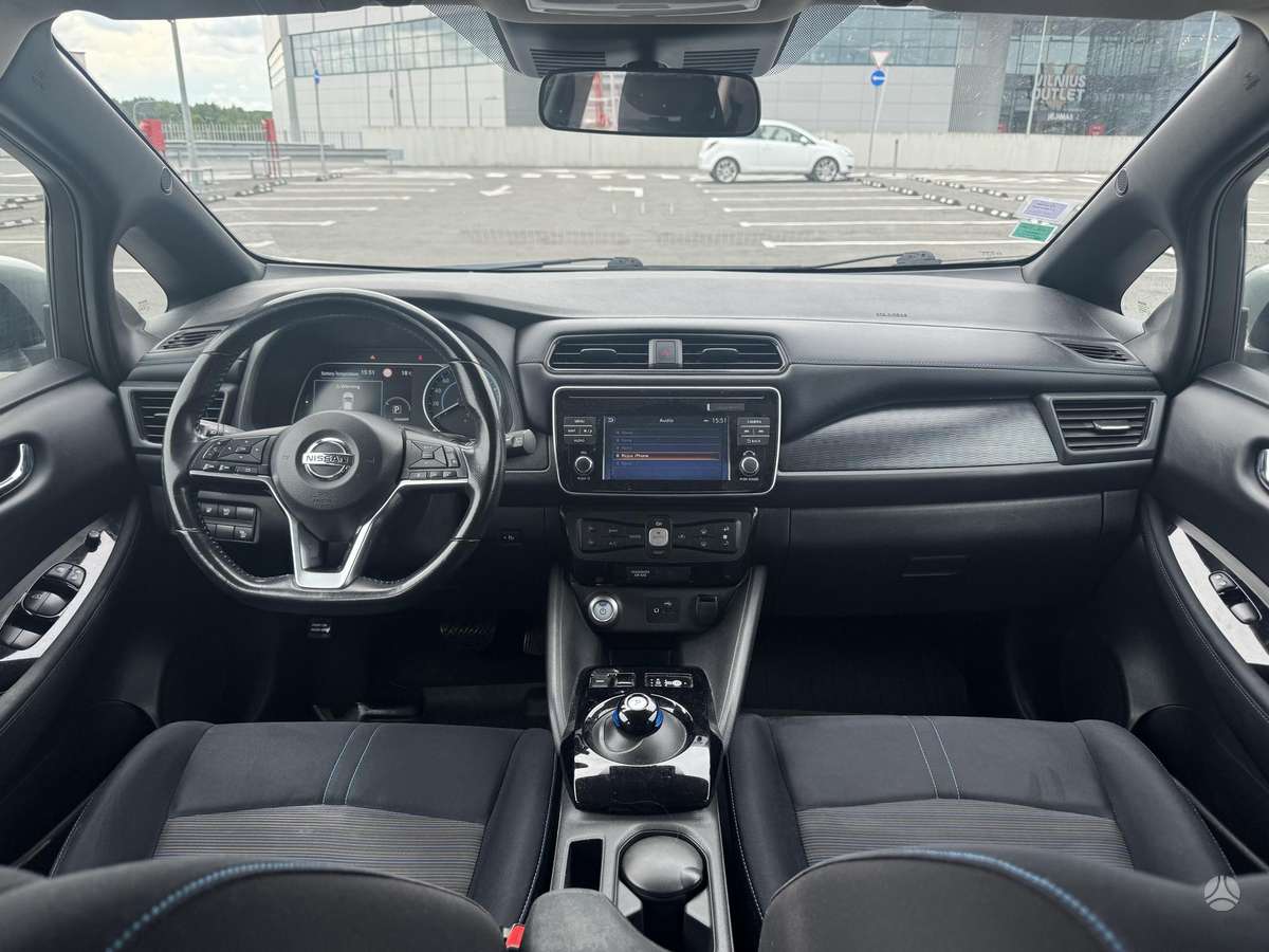 Nissan Leaf, 40 kWh, hatchback