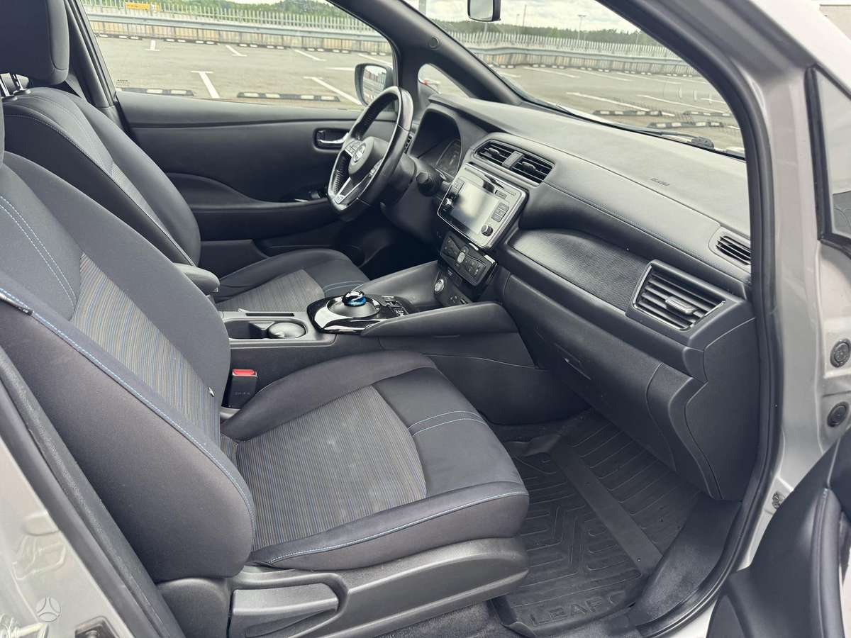 Nissan Leaf, 40 kWh, hatchback