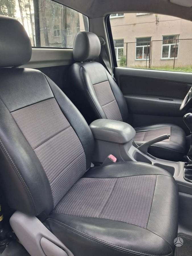 Toyota Hilux - 12