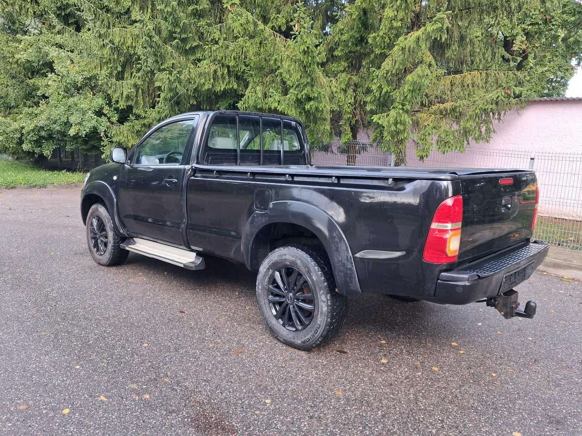 Toyota Hilux - 2
