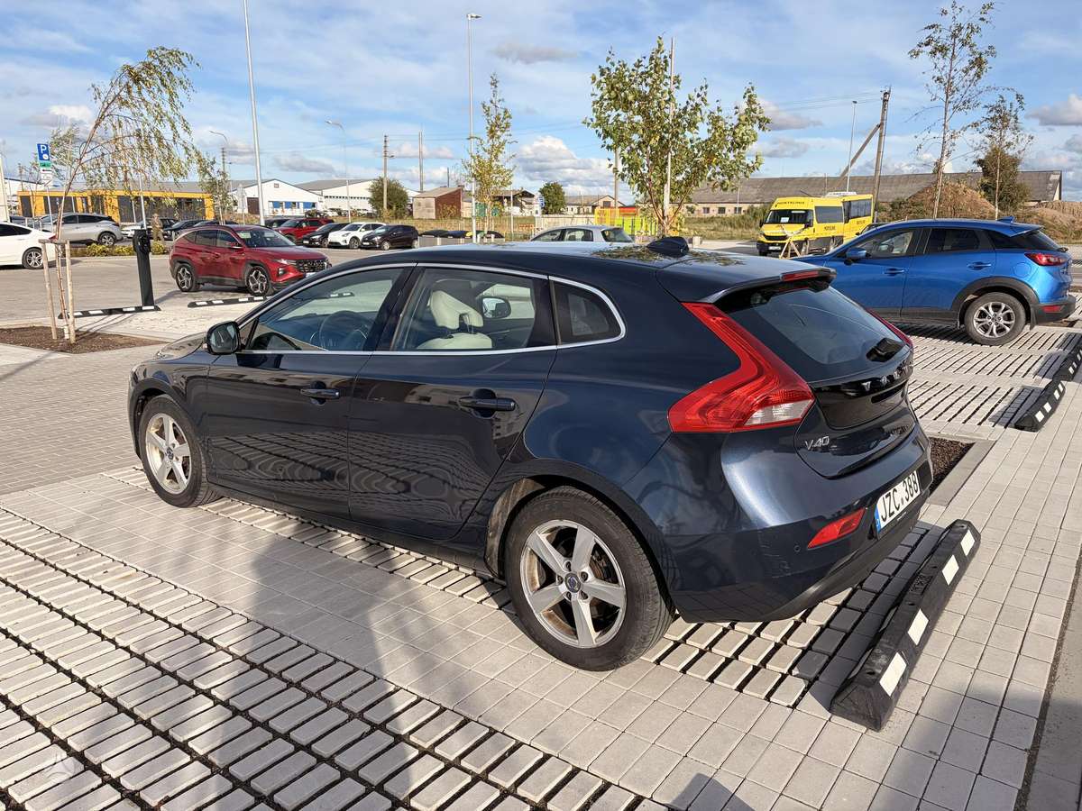 Volvo V40, 1.6 l., Хэтчбек