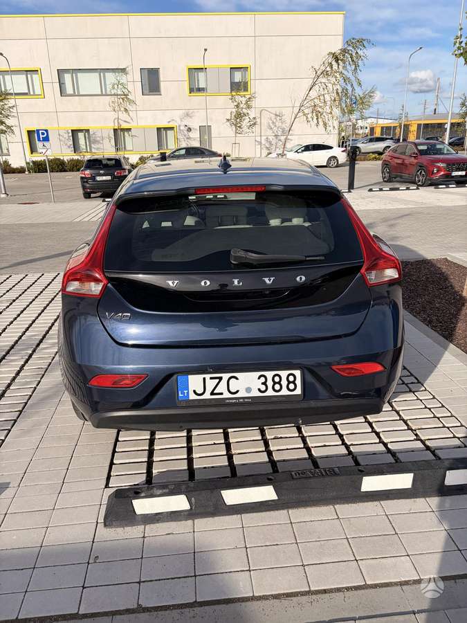 Volvo V40, 1.6 l., Хэтчбек