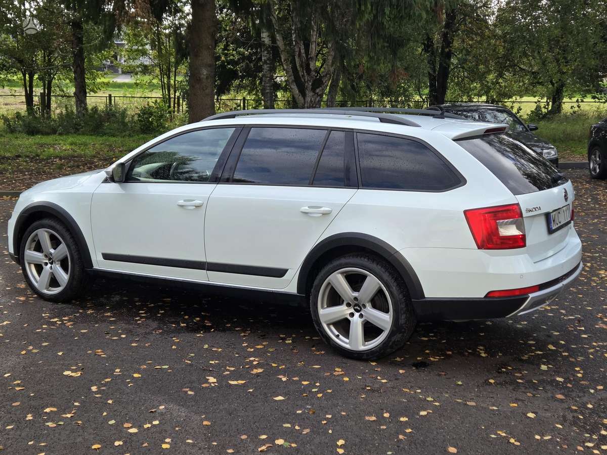 Škoda Octavia Scout - 8