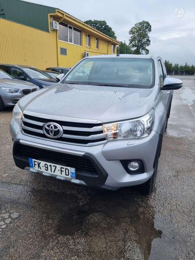Toyota Hilux - 1