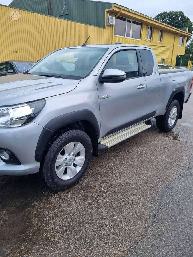 Toyota Hilux - 2