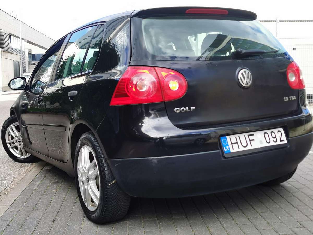 Volkswagen Golf - 1