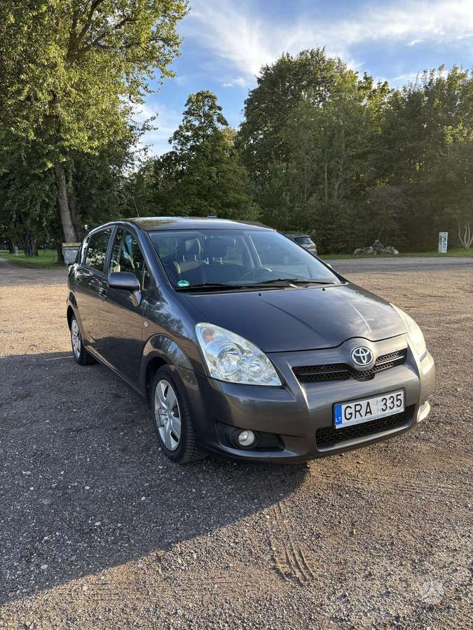 Toyota Corolla Verso - 8