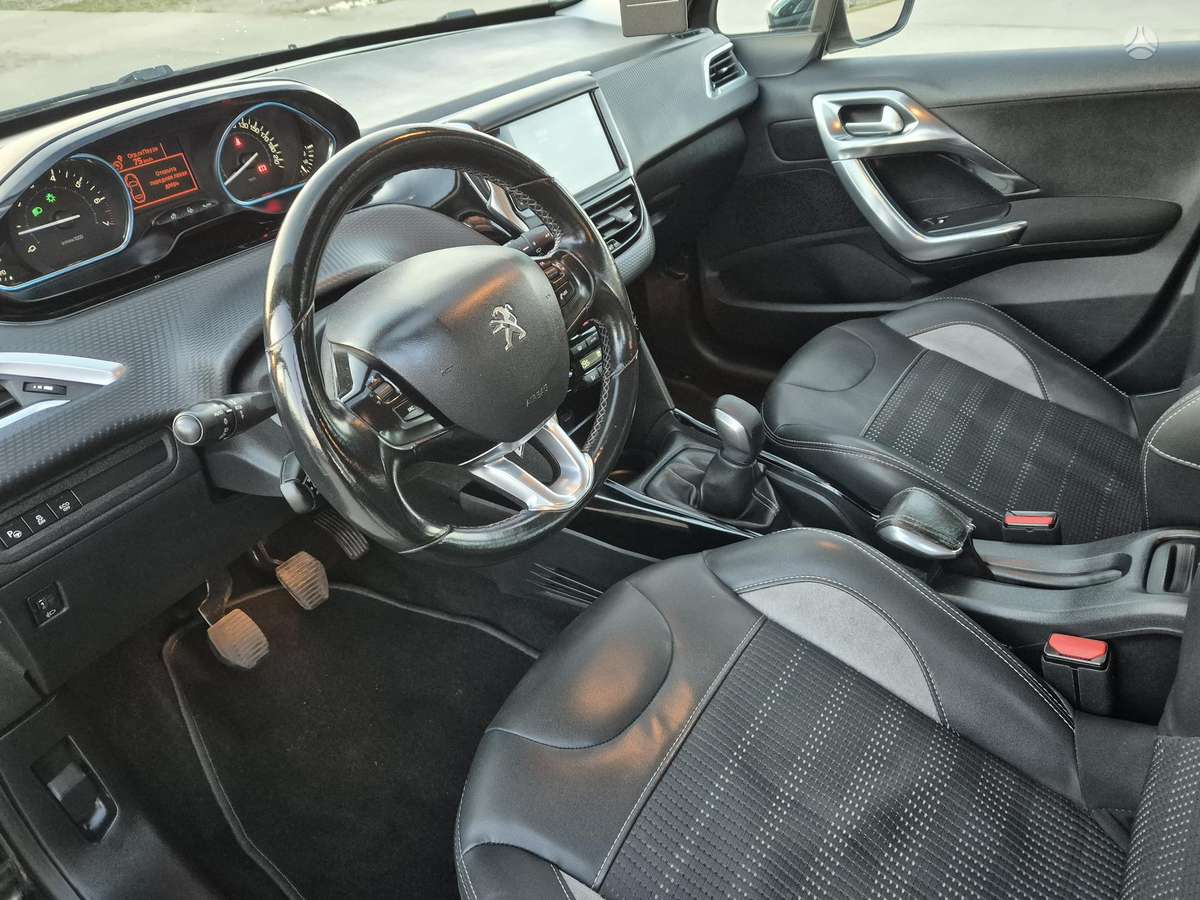 Peugeot 2008 - 8