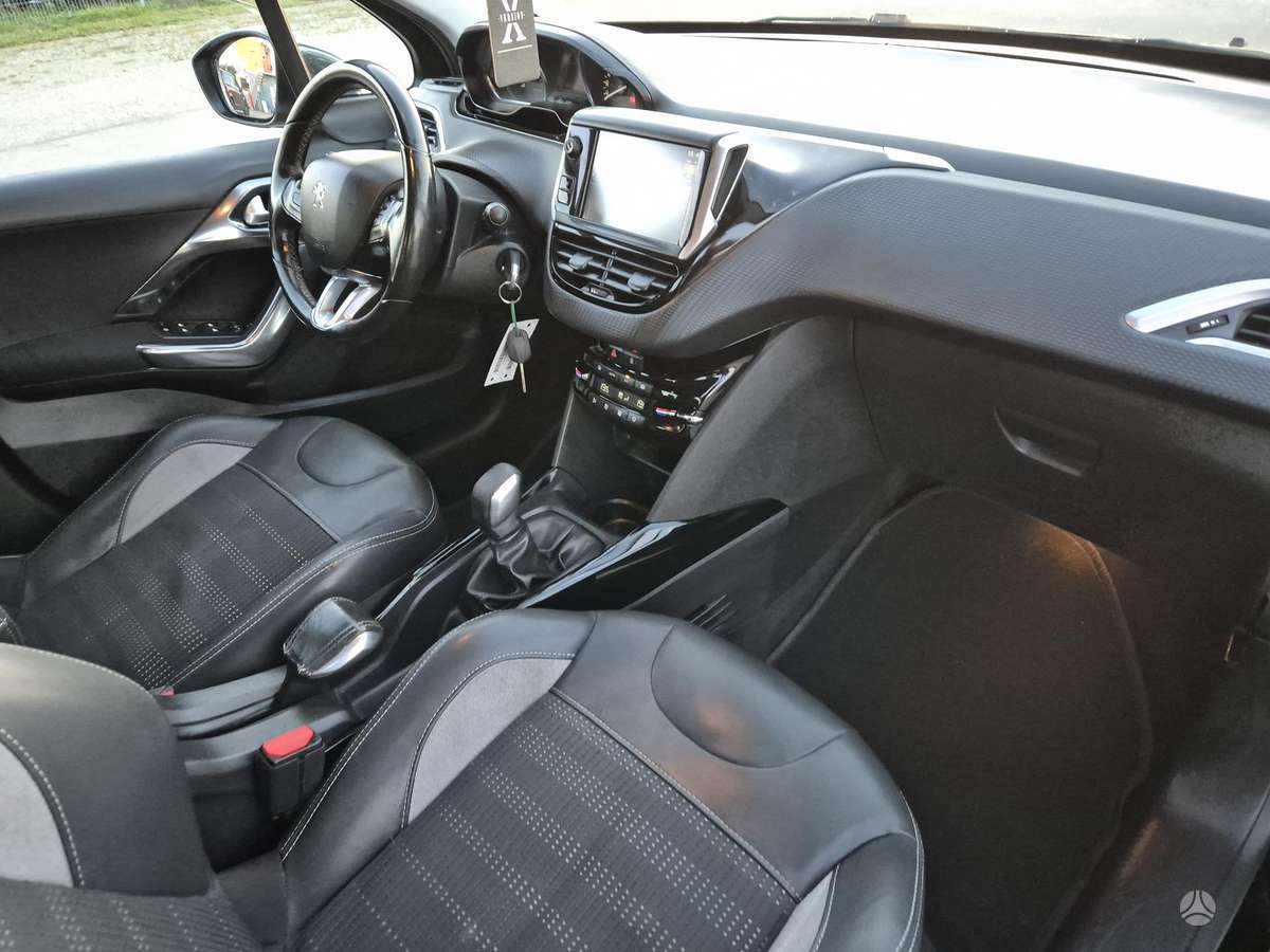Peugeot 2008 - 11