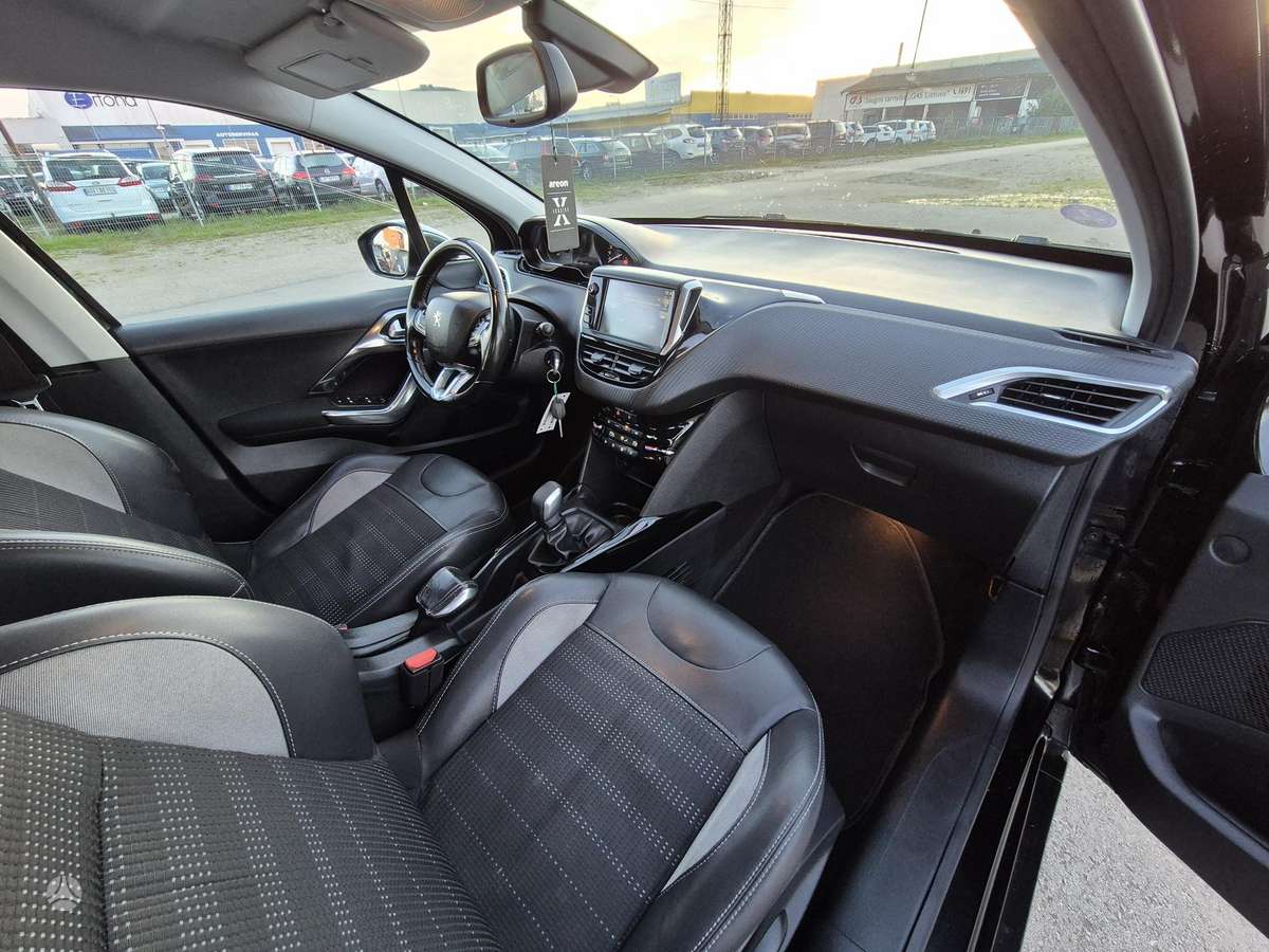 Peugeot 2008 - 12