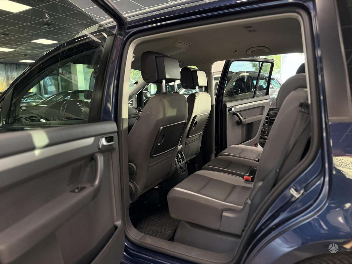 Volkswagen Touran - 10
