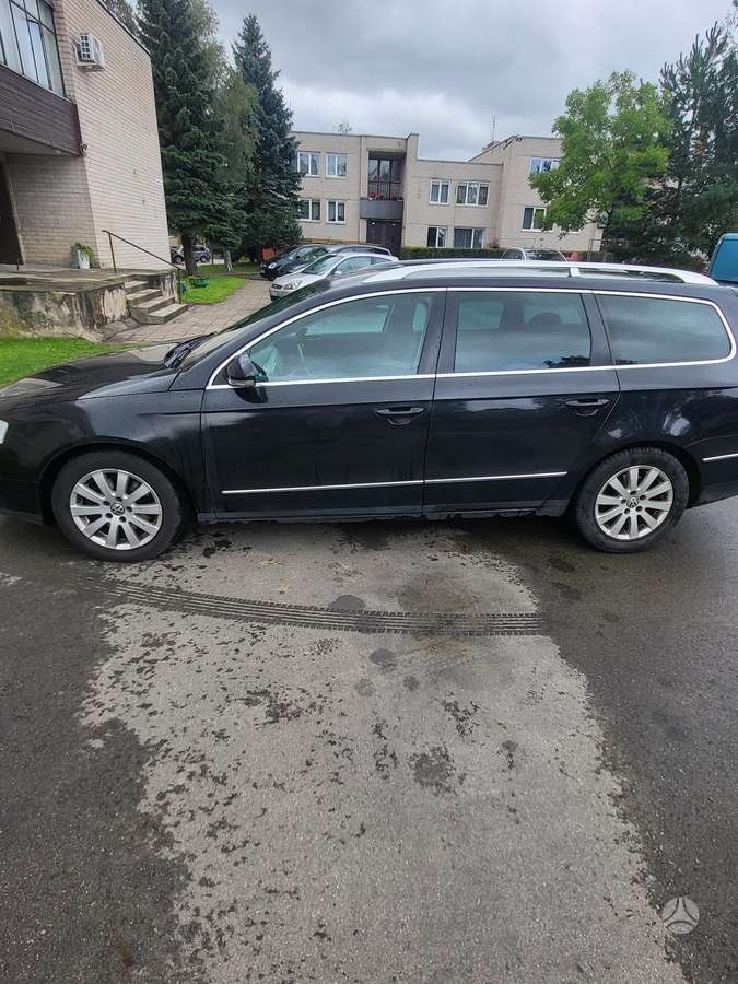Volkswagen Passat - 1