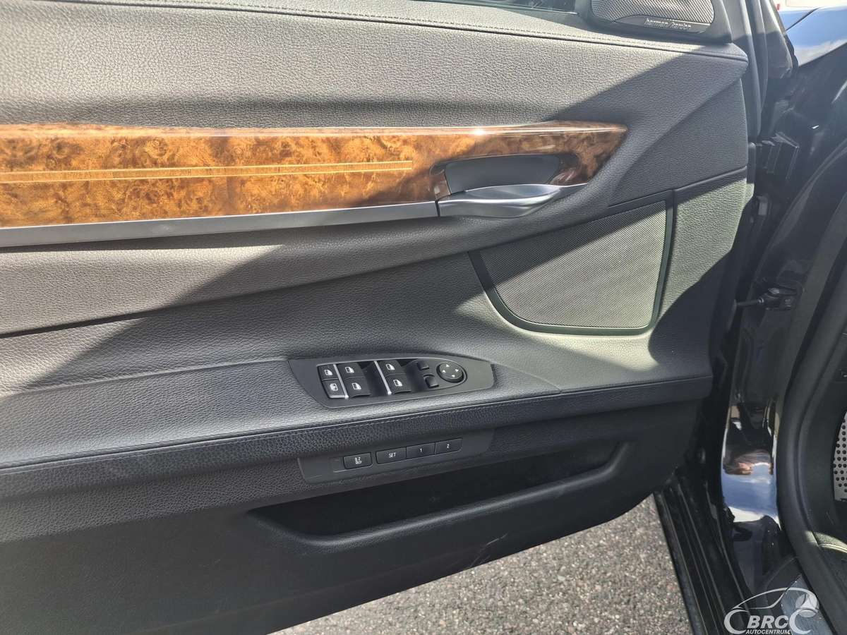 BMW 740, 3.0 l., Седан
