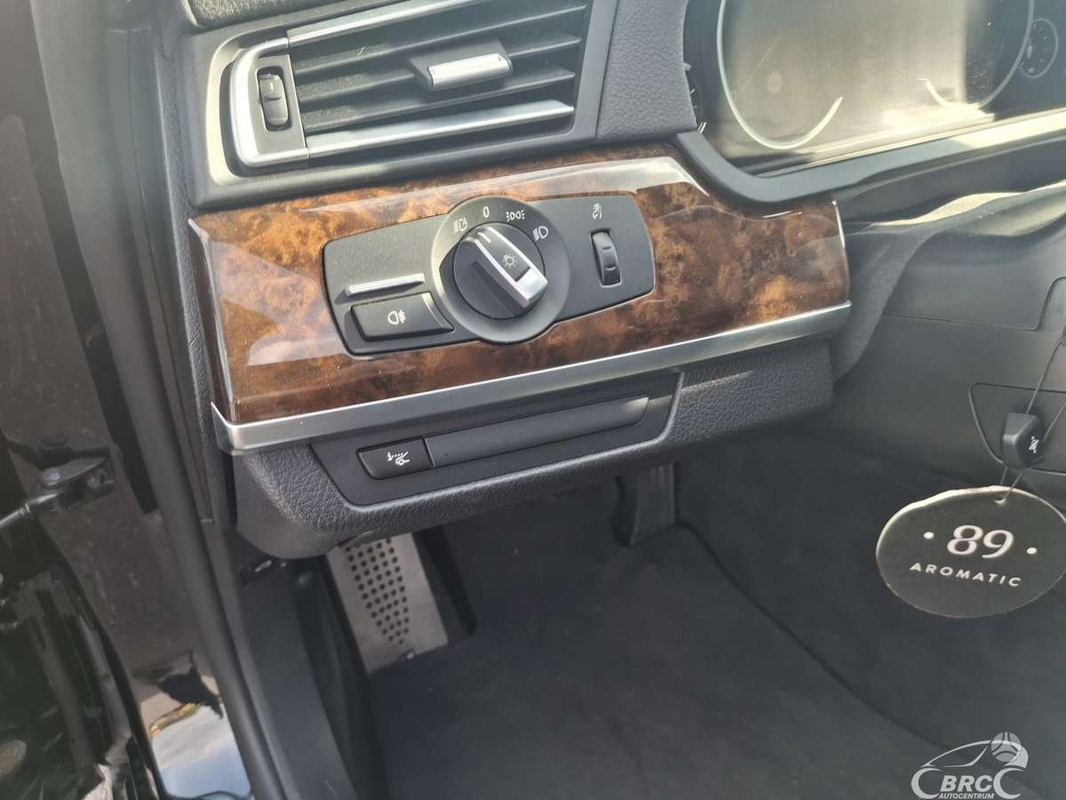 BMW 740, 3.0 l., Седан