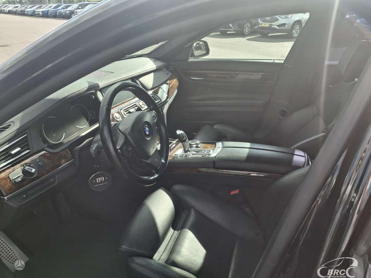 BMW 740, 3.0 l., Седан