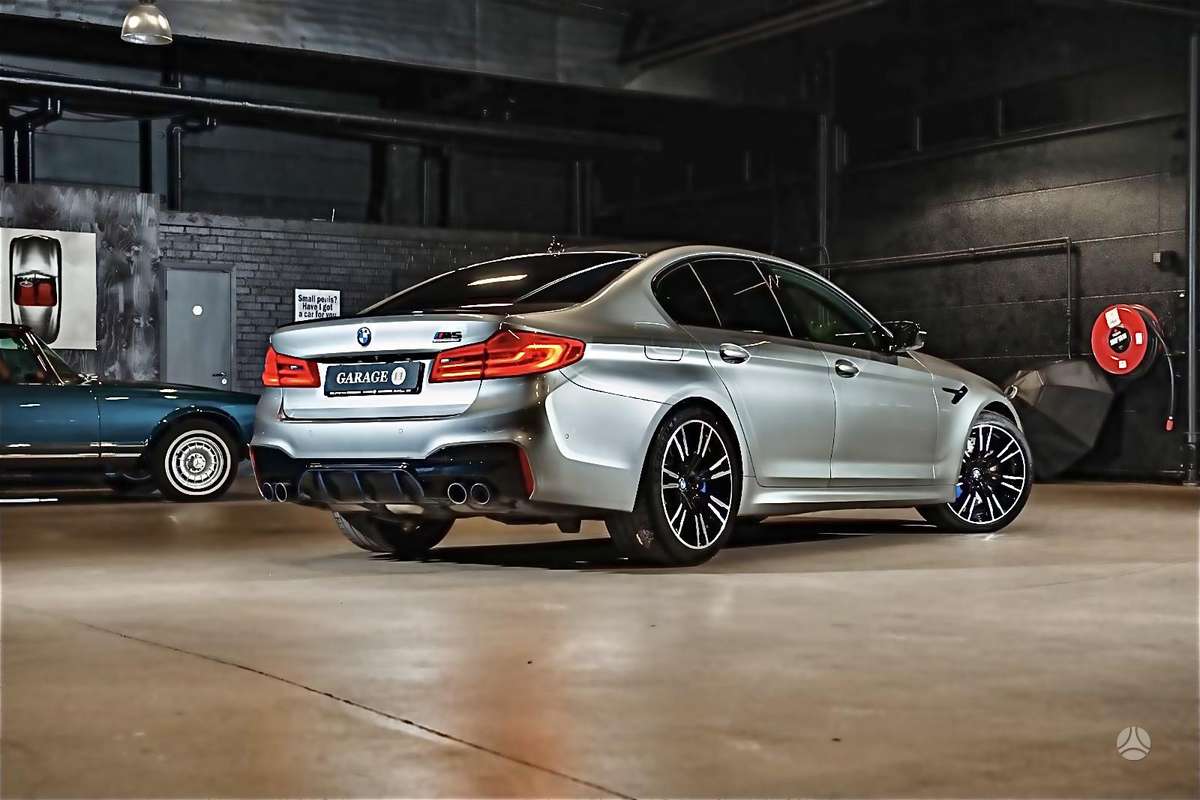BMW M5, 4.4 l., Седан