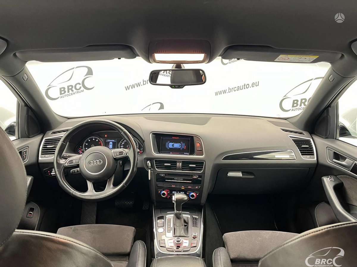 Audi Q5, 2.0 l., off-road / crossover
