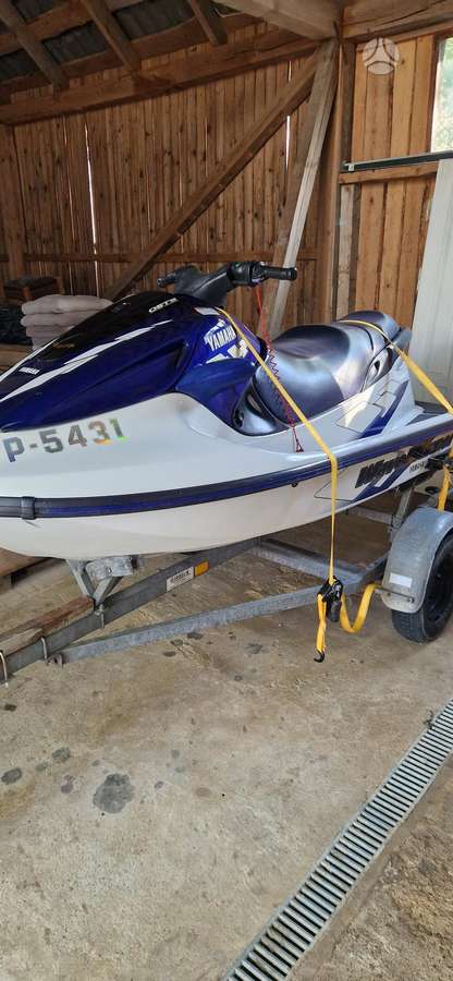 Yamaha Waverunner, jet skis