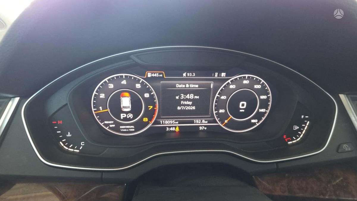 Audi Q5, 2.0 l., off-road / crossover