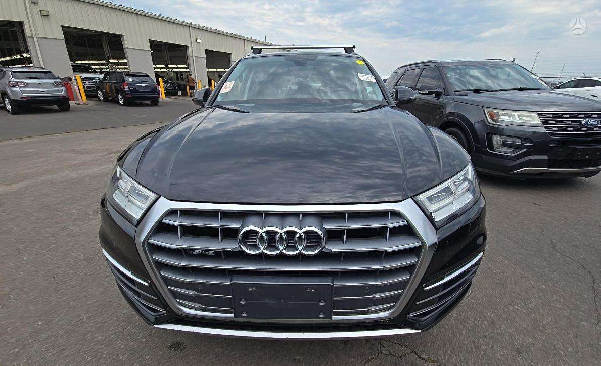 Audi Q5, 2.0 l., off-road / crossover