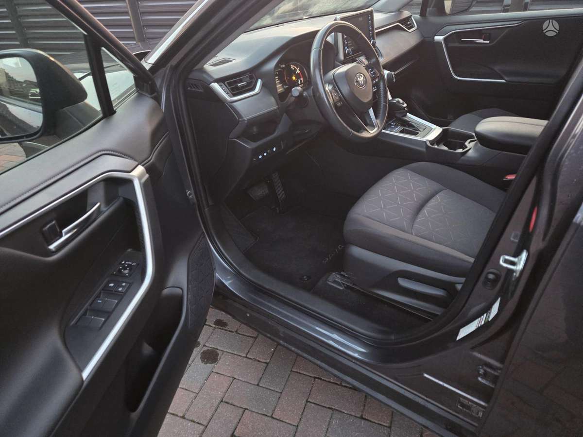 Toyota RAV4 - 6