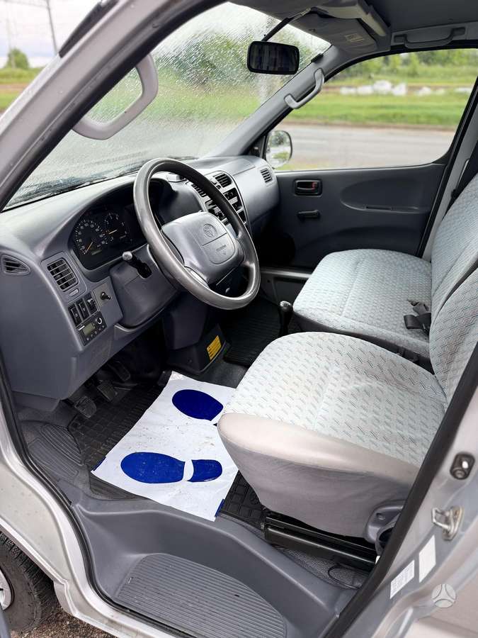 Toyota Hiace - 10