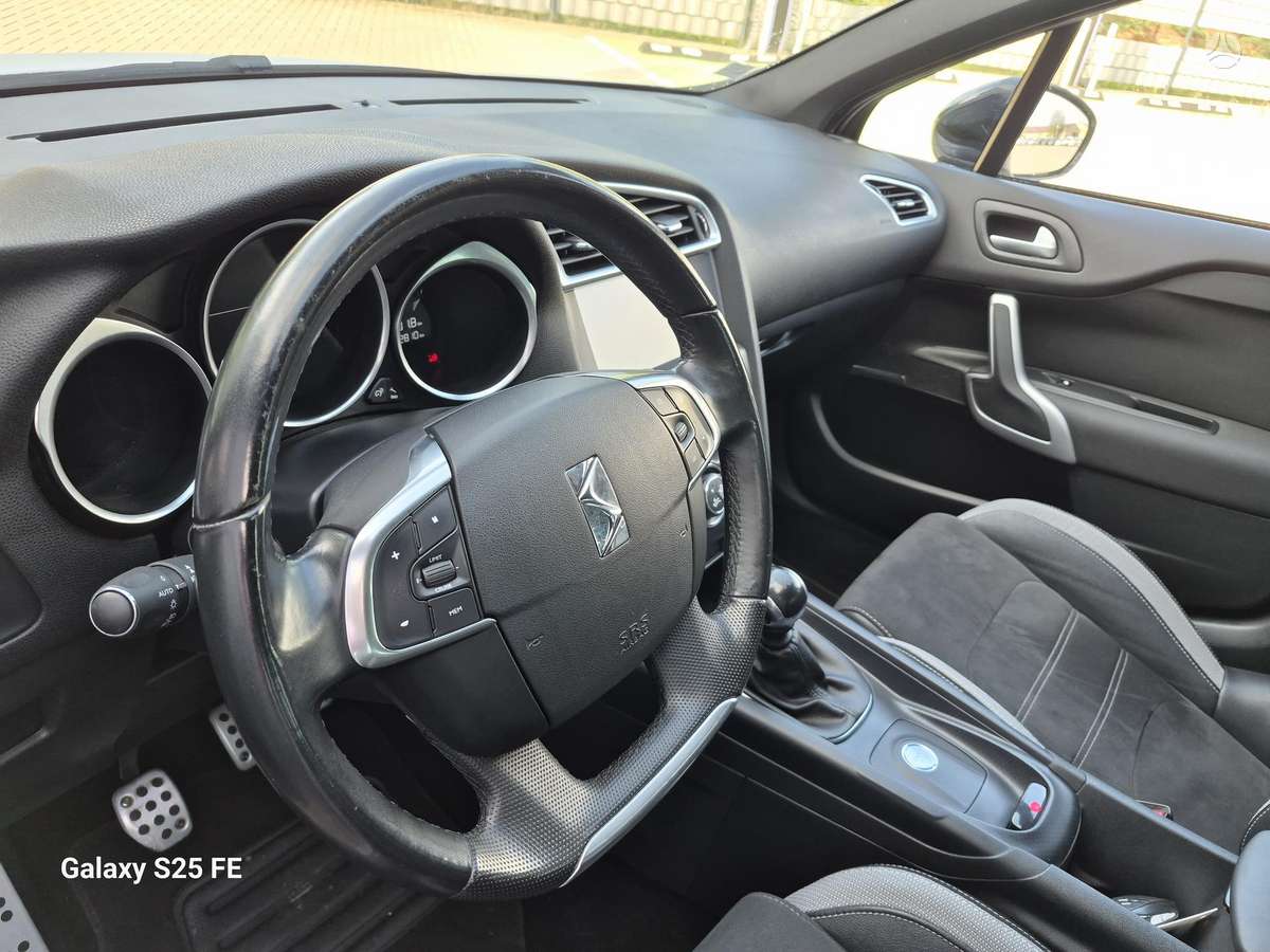 Citroen DS4, 1.2 l., hatchback