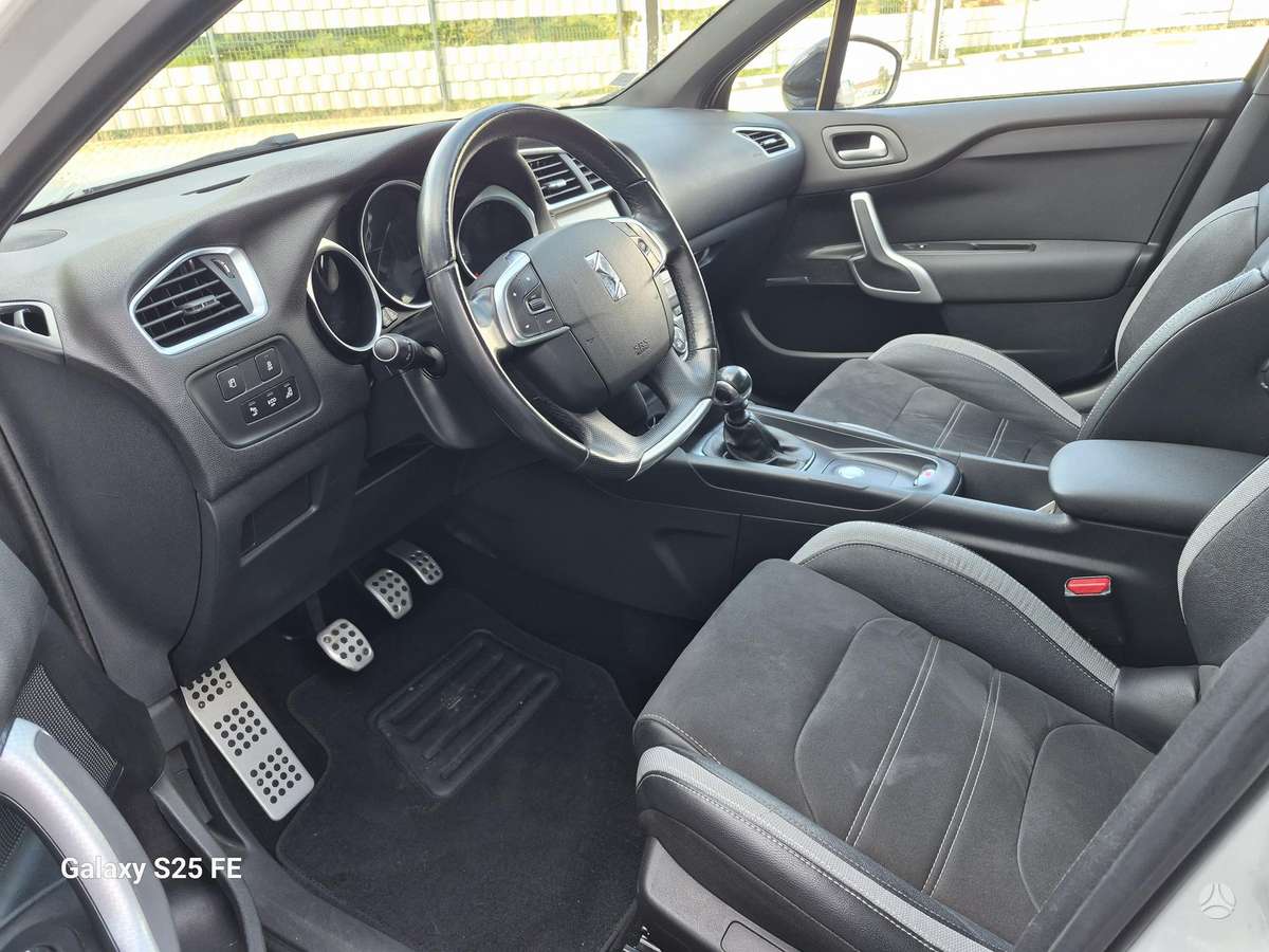 Citroen DS4, 1.2 l., hatchback