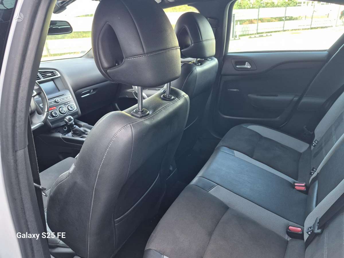 Citroen DS4, 1.2 l., hatchback