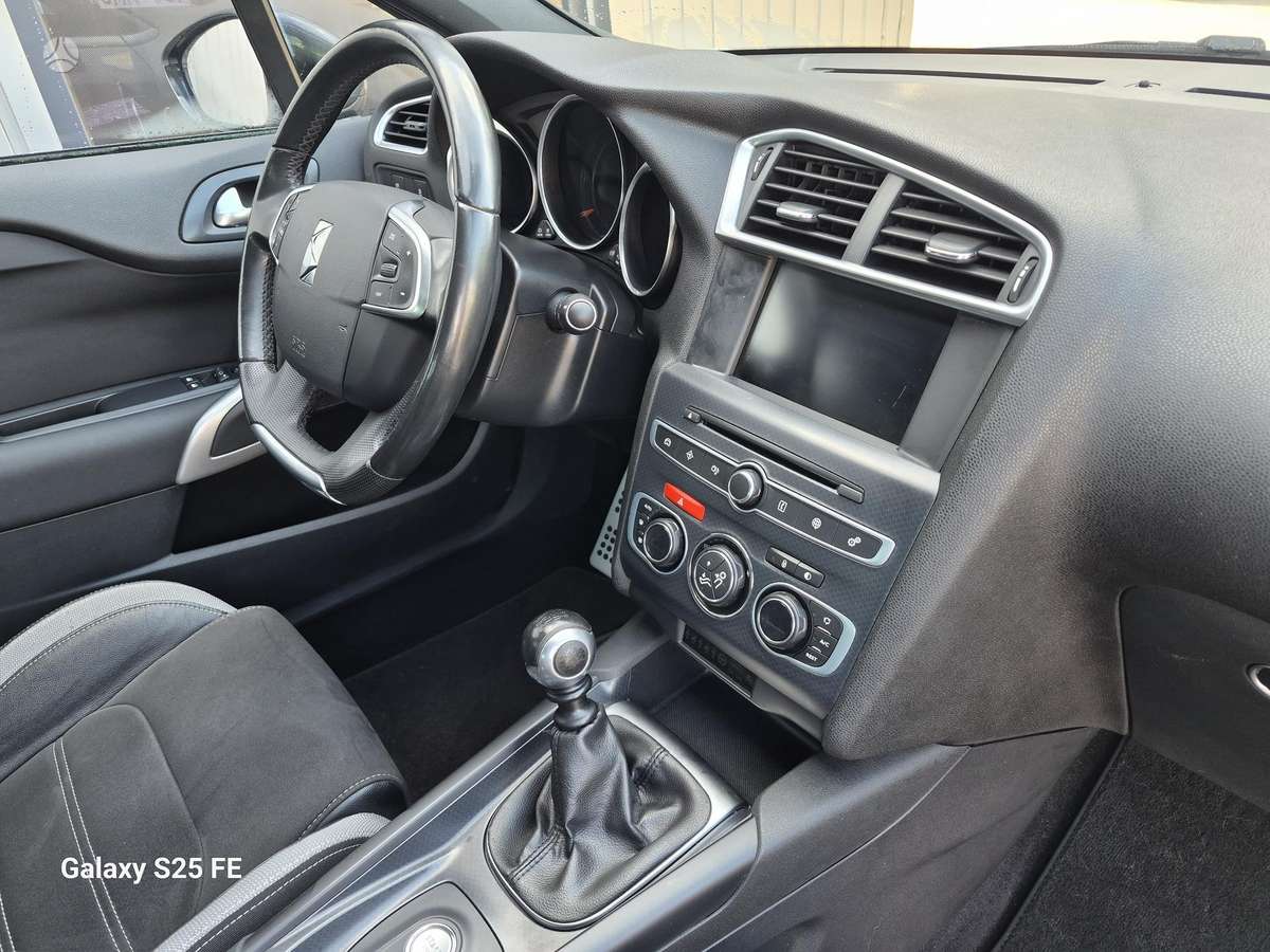 Citroen DS4, 1.2 l., hatchback