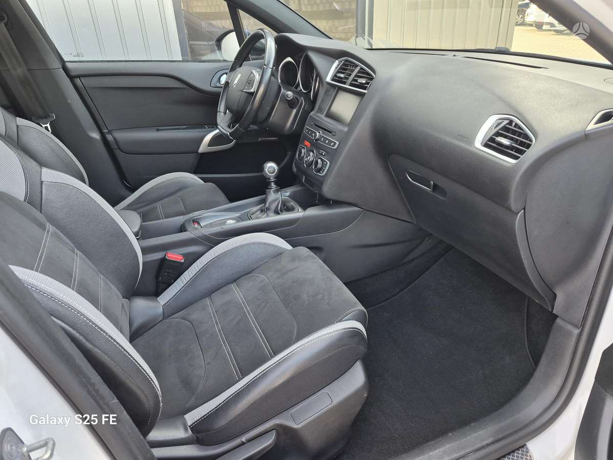 Citroen DS4, 1.2 l., hatchback