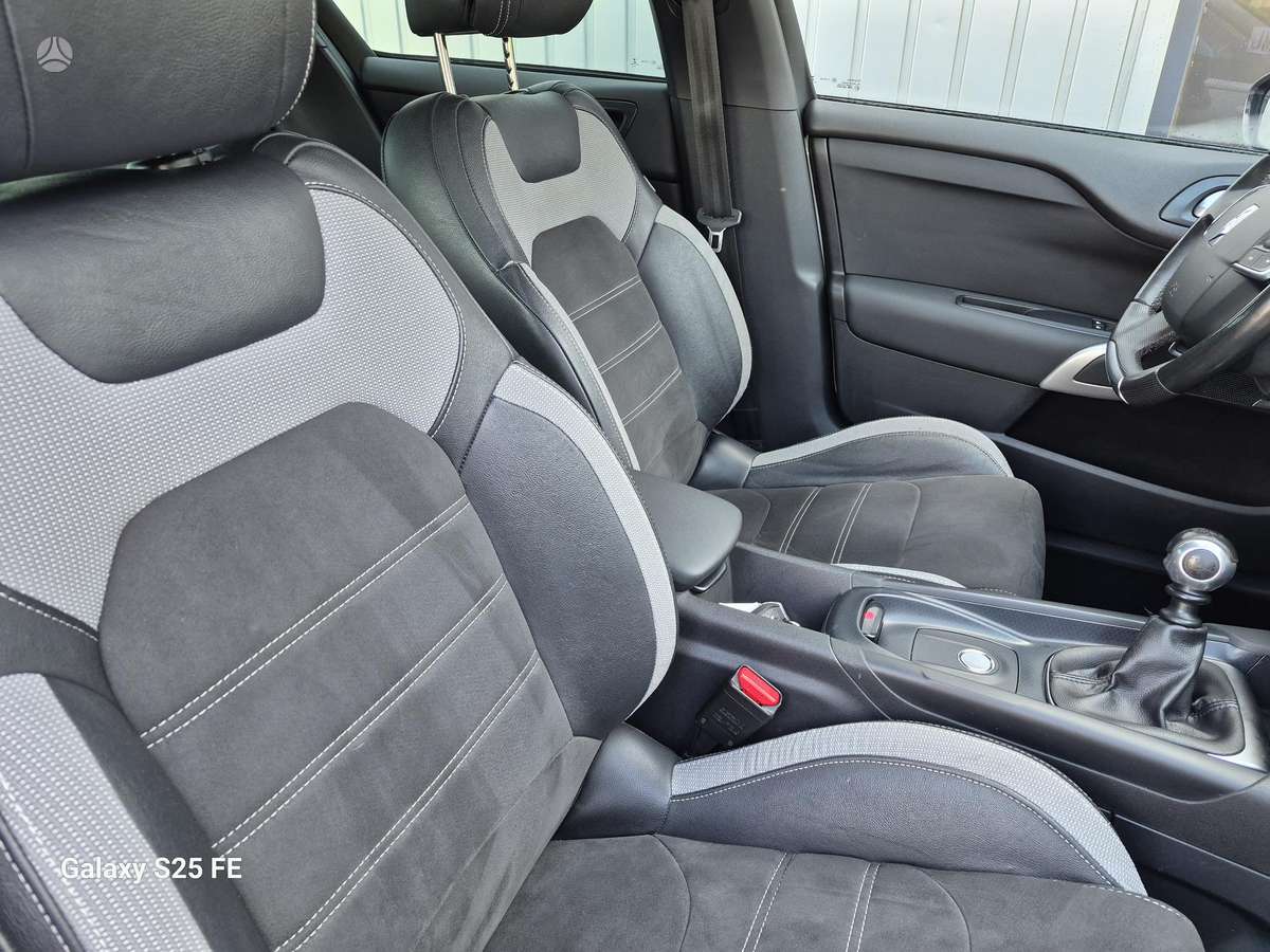 Citroen DS4, 1.2 l., hatchback