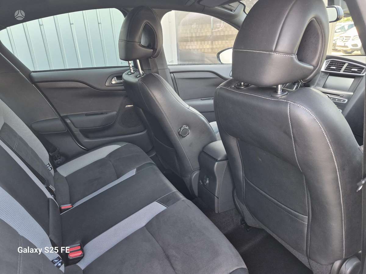 Citroen DS4, 1.2 l., hatchback