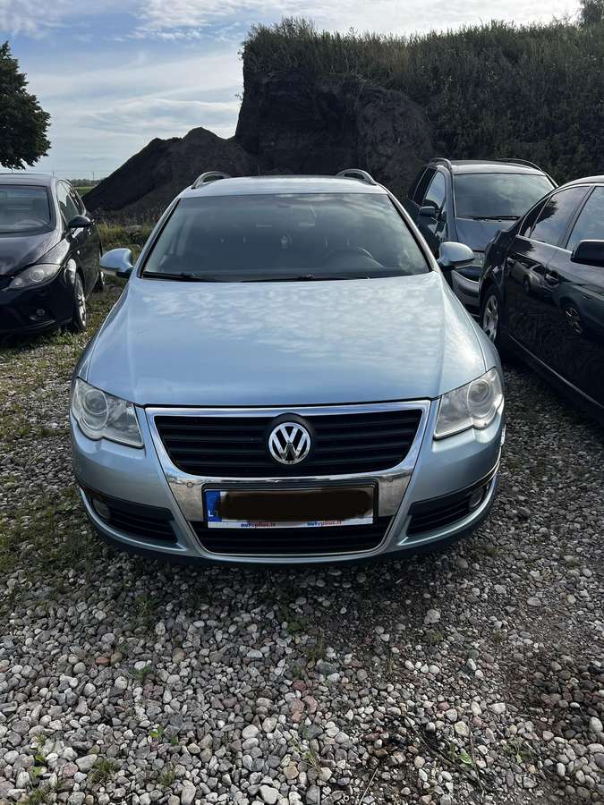 Volkswagen Passat - 1