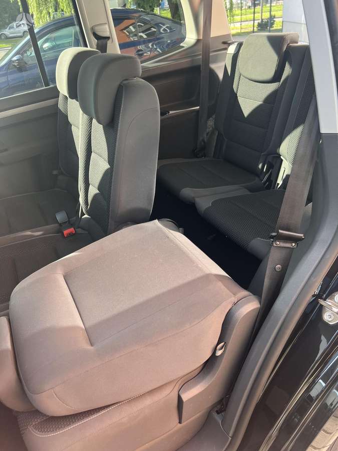 Volkswagen Touran - 10