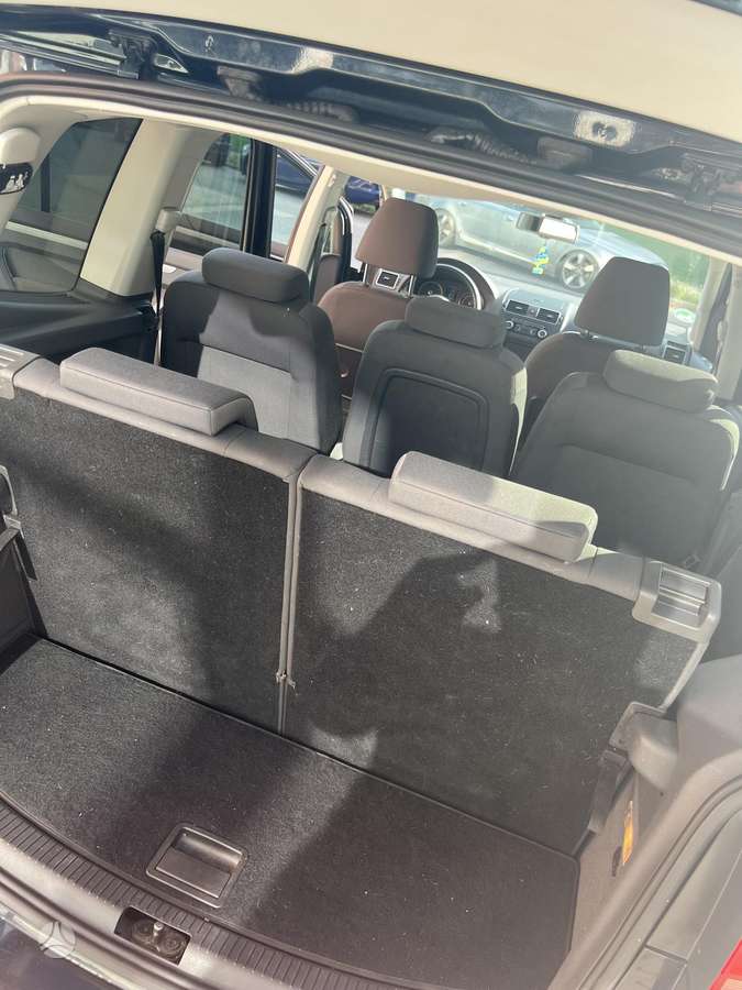 Volkswagen Touran - 11