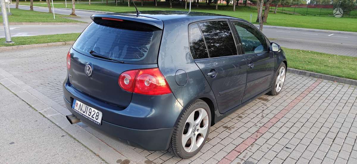Volkswagen Golf - 5