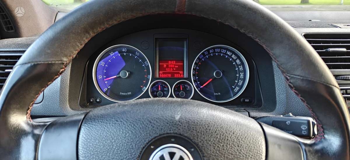 Volkswagen Golf - 10