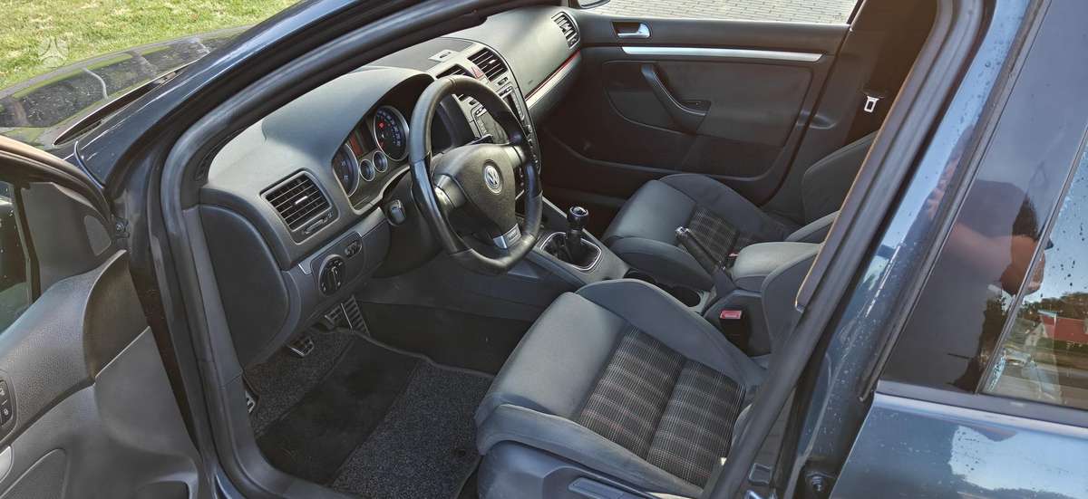 Volkswagen Golf - 11