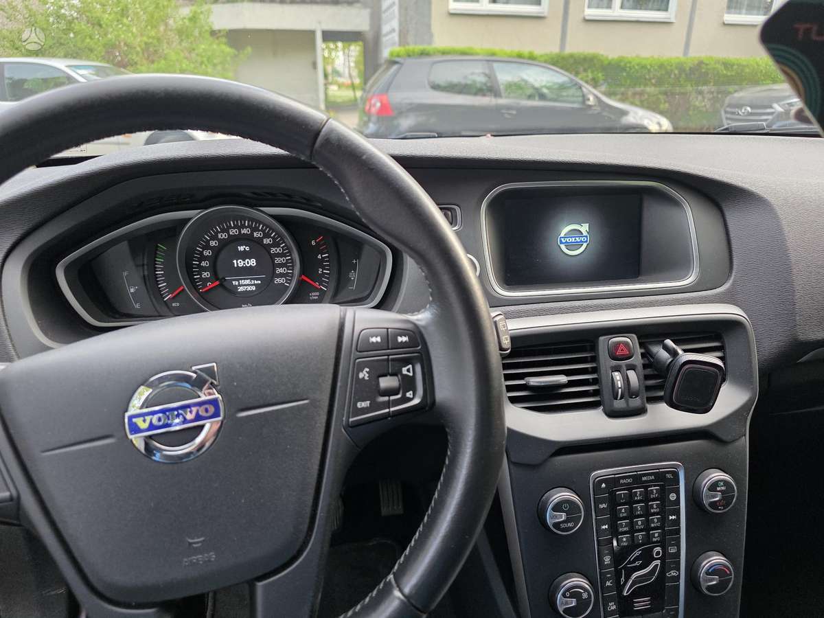 Volvo V40, 2.0 l., Хэтчбек