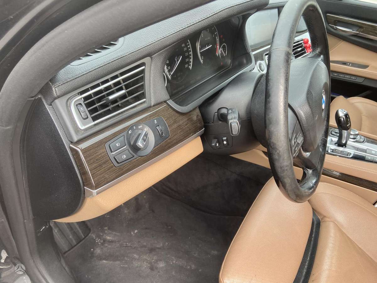 BMW 730, 3.0 l., Седан