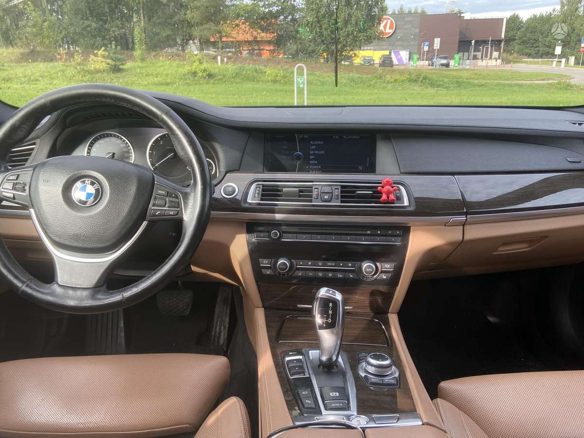 BMW 730, 3.0 l., Седан