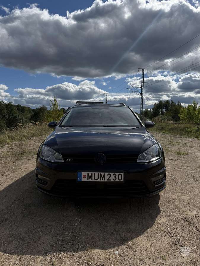 Volkswagen Golf - 1