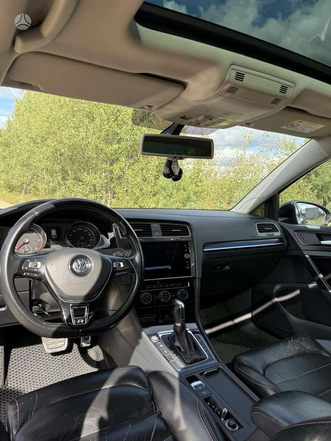 Volkswagen Golf - 8
