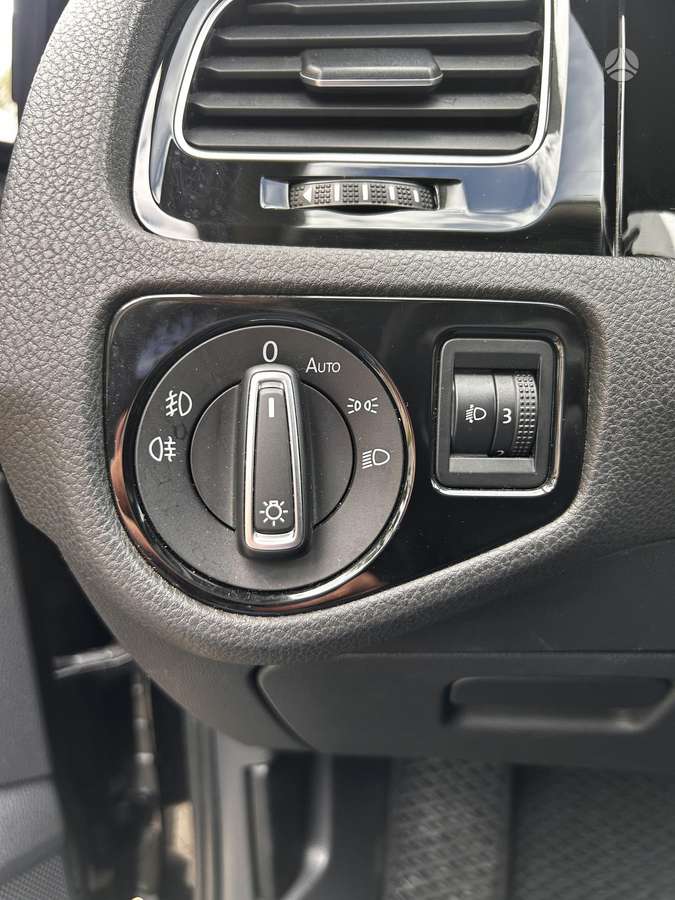 Volkswagen Golf - 11