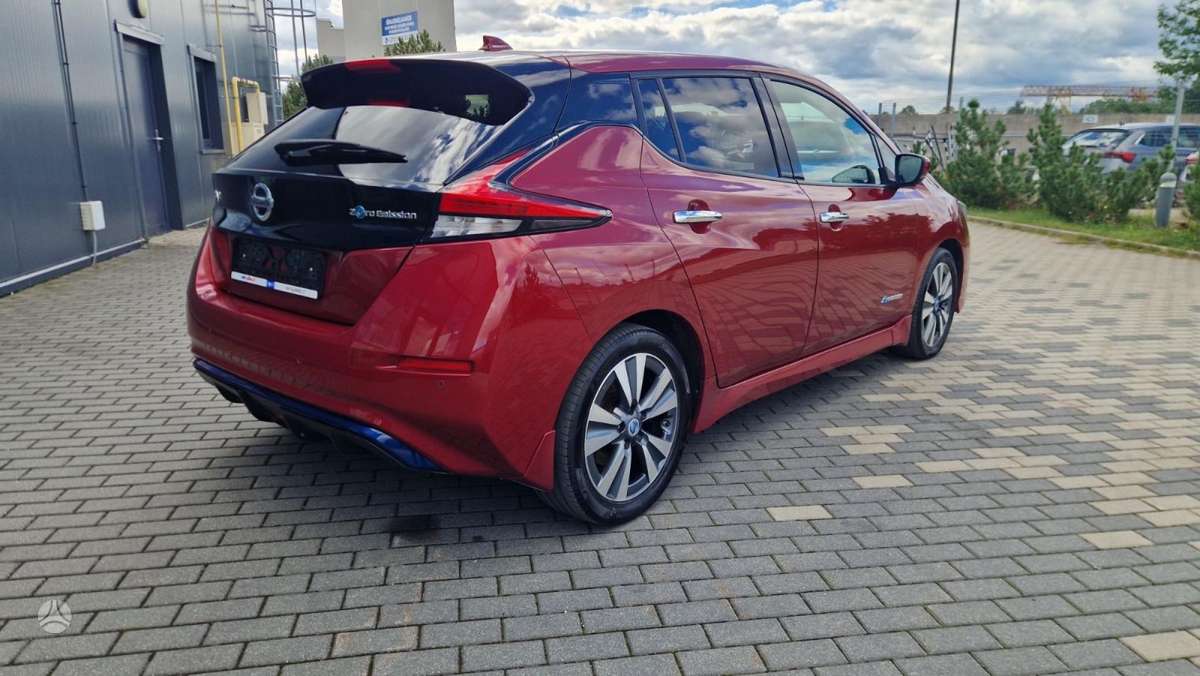 Nissan Leaf, hatchback