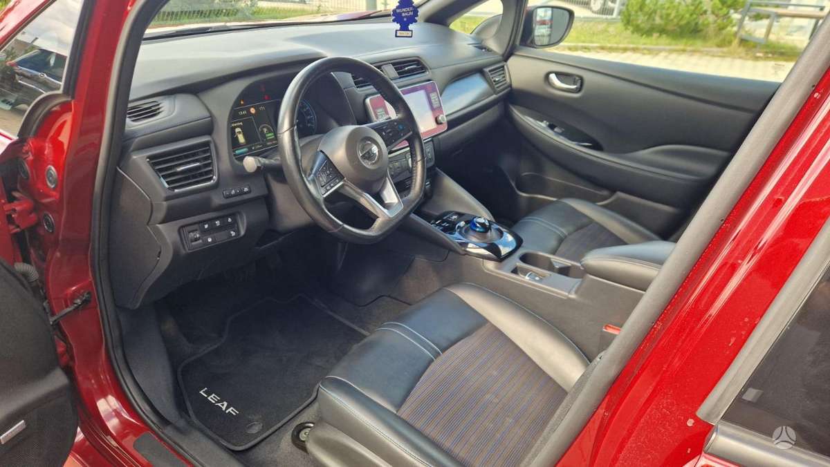 Nissan Leaf, hatchback