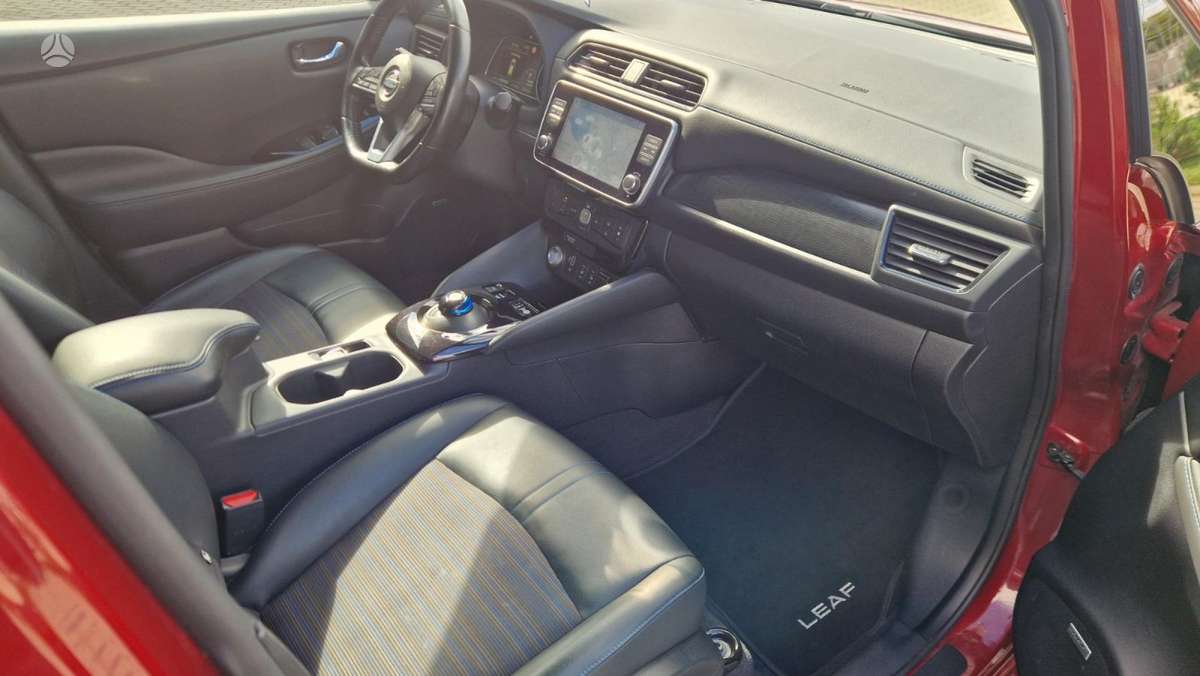 Nissan Leaf, Хэтчбек