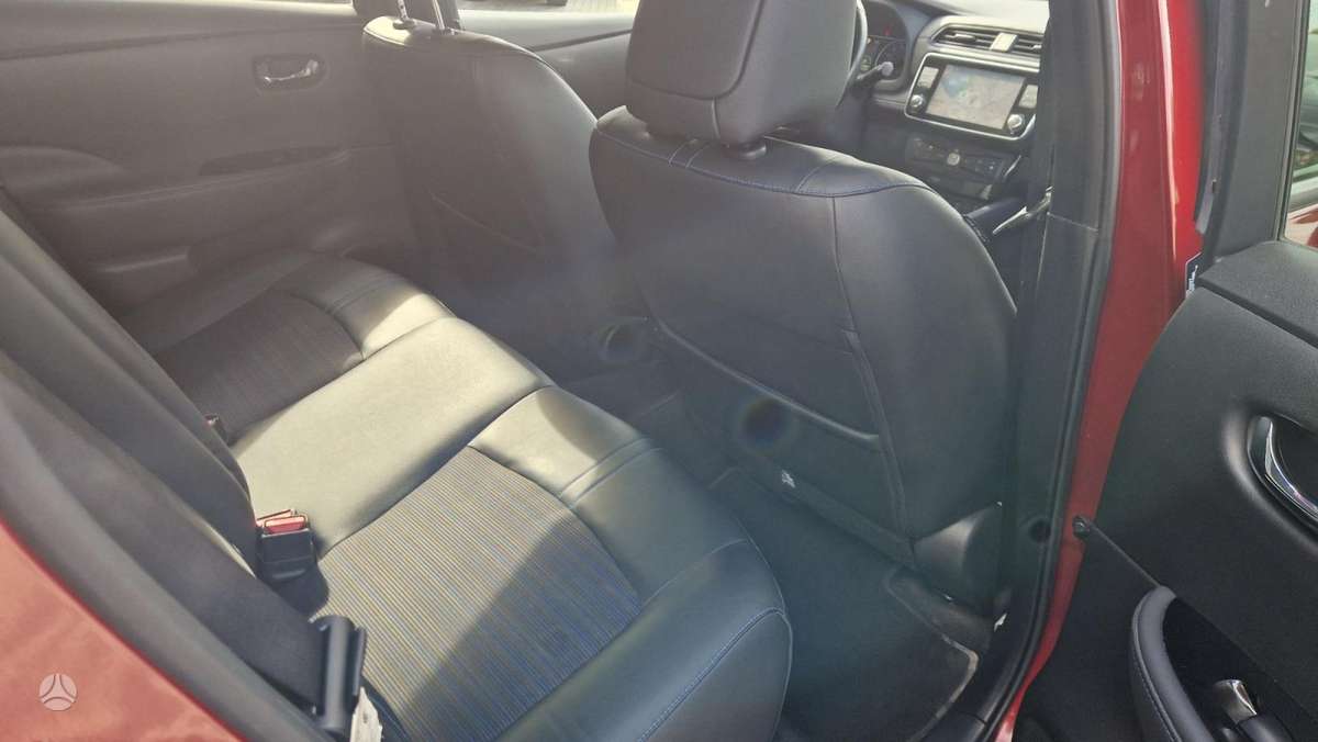Nissan Leaf, hatchback