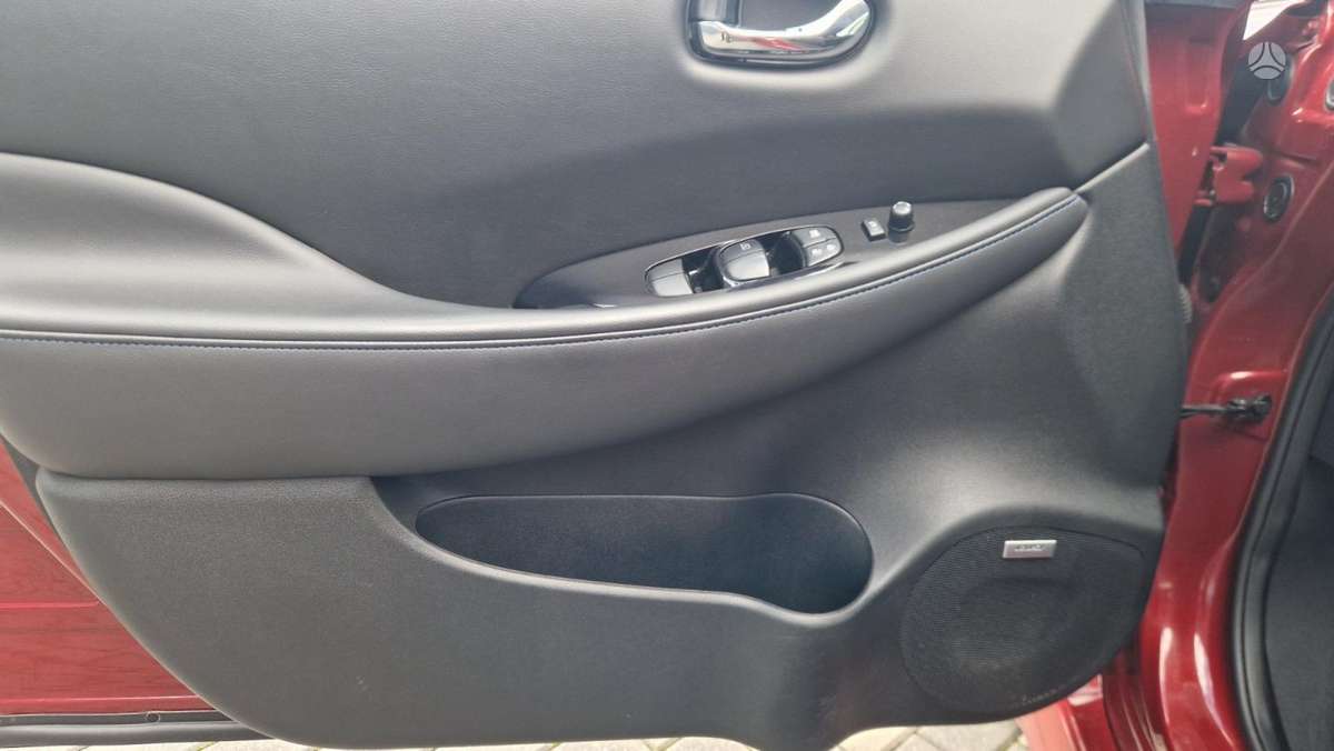 Nissan Leaf, Хэтчбек
